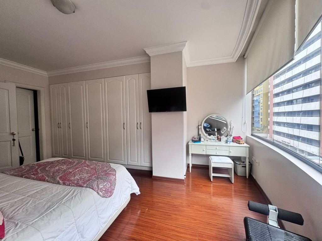 Departamento de 4 Dormitorios con Excelente Ubicación en Venta Sector República del Salvador