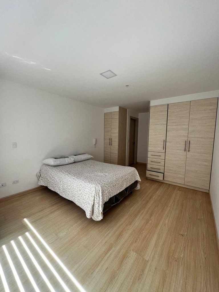 Orellana - Vendo Hermoso Dpto. Amoblado, Casi Nuevo - Moderno - 90 m², 2dorm, 2.5 Baños