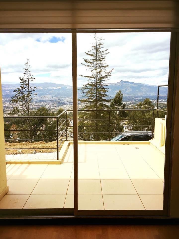 Casa Amplio de 3 Dormitorios en Alquiler Sector Valle de los Chillos