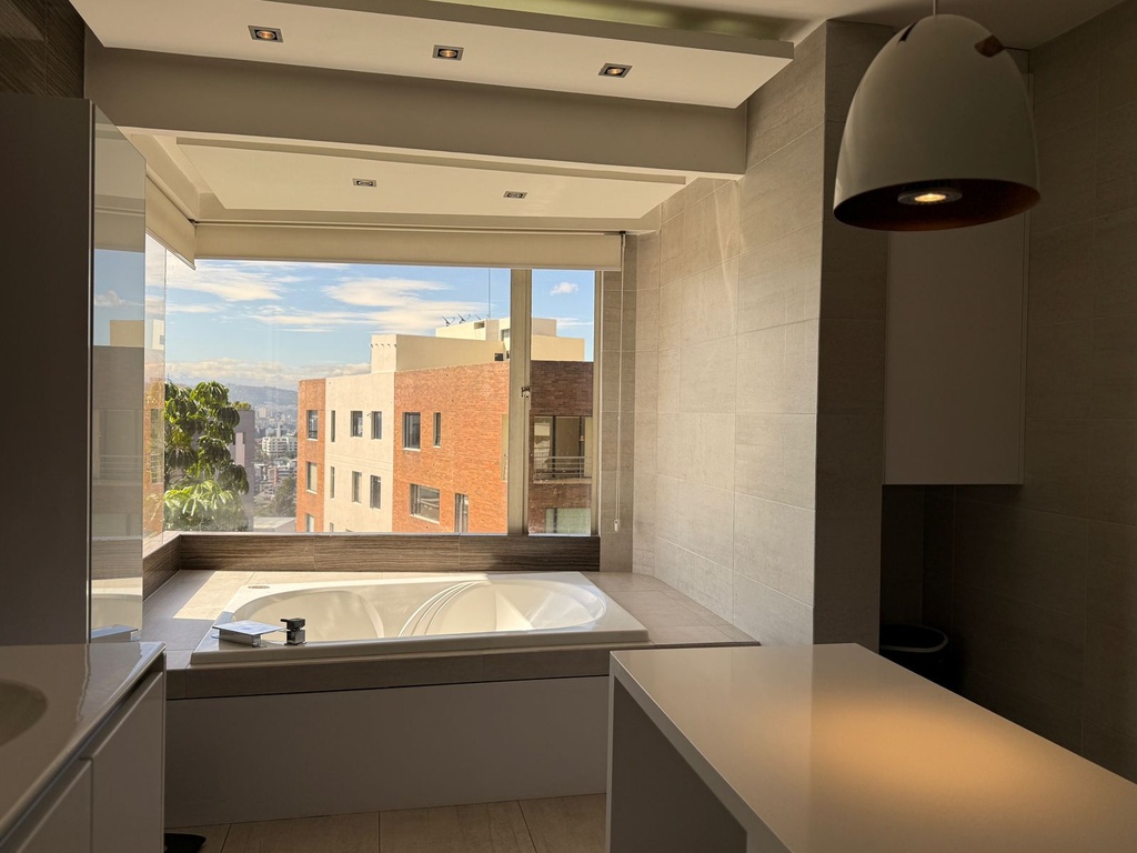 Departamento en Venta con Hermosa Vista Sector Quito Tenis