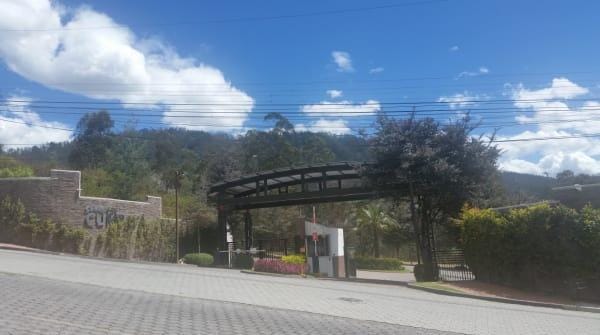 Terreno de Oportunidad en Venta Sector Cumbayá 