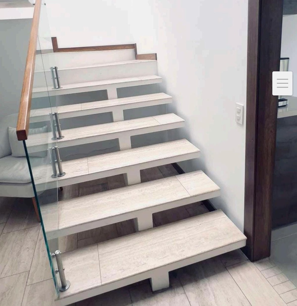 Casa Moderna con Excelente vista en Venta Sector Cumbayá