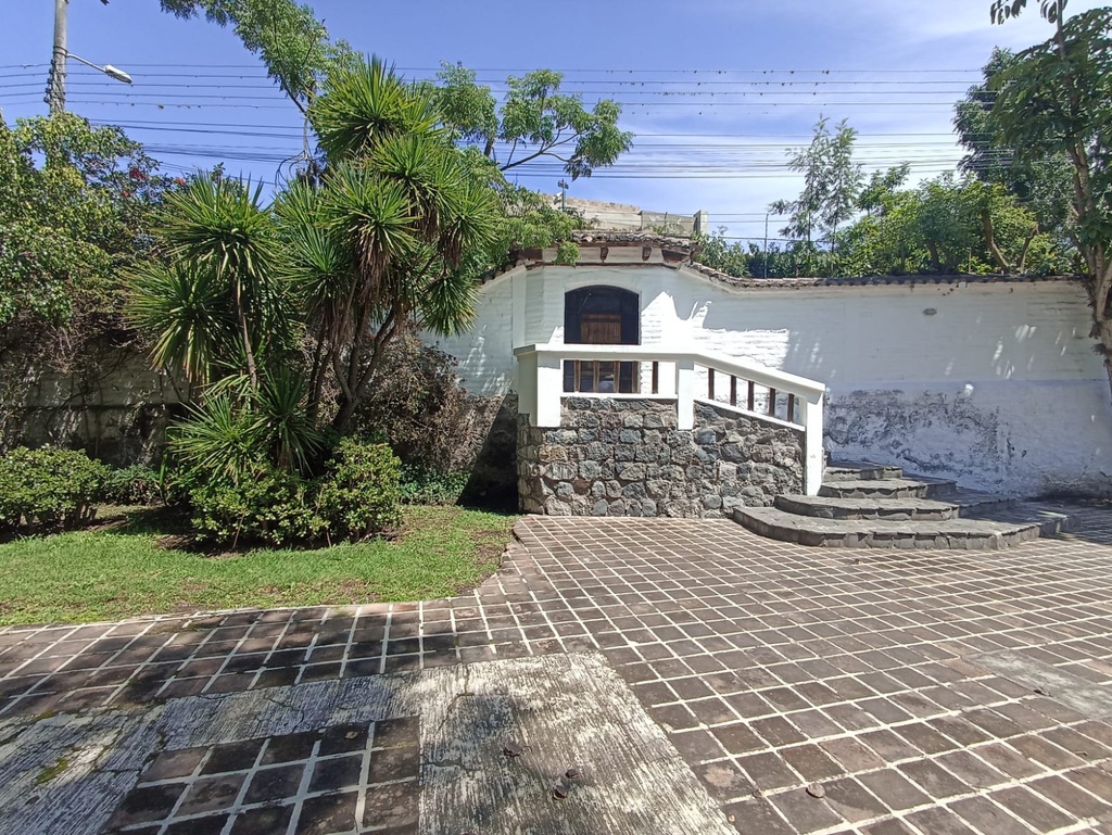 Casa en Alquiler con Excelente Ubicación  Sector Cumbayá