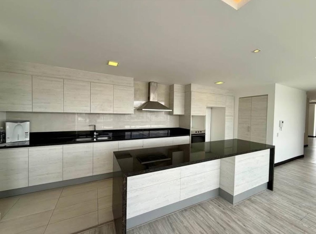 Departamento con Hermosa Vista en Alquiler Sector Quito Tenis