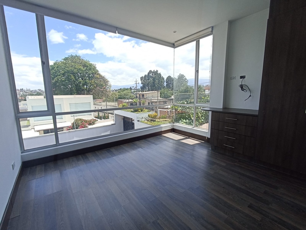 Casa en Venta de Oportunidad Sector Tumbaco