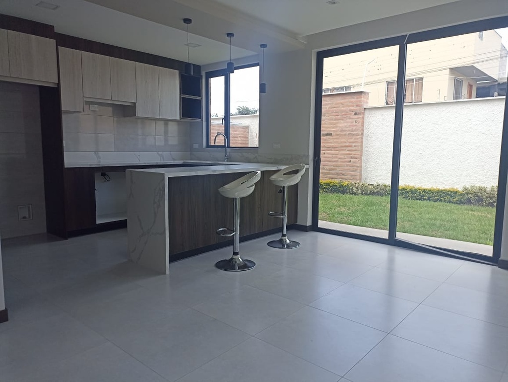 Casa en Venta a Estrenar Sector Puembo