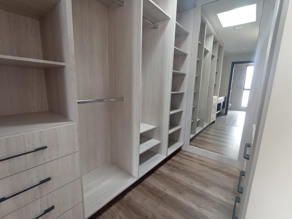 Casa en Venta a Estrenar Sector Puembo