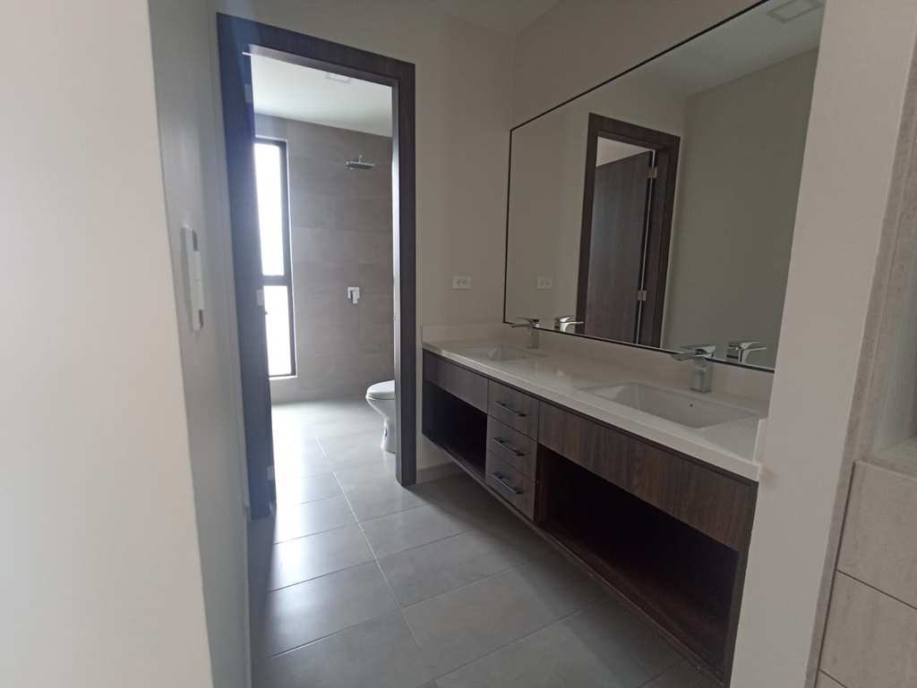 Casa en Venta a Estrenar Sector Puembo