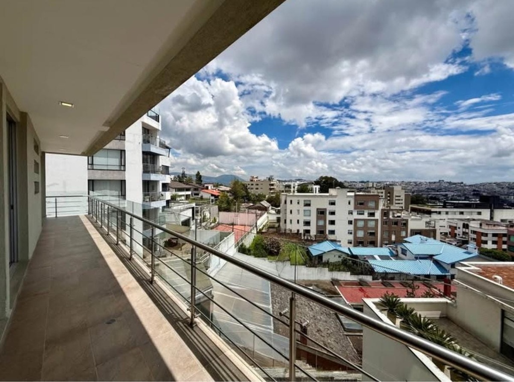 Departamento con Hermosa Vista en Venta Sector Quito Tenis
