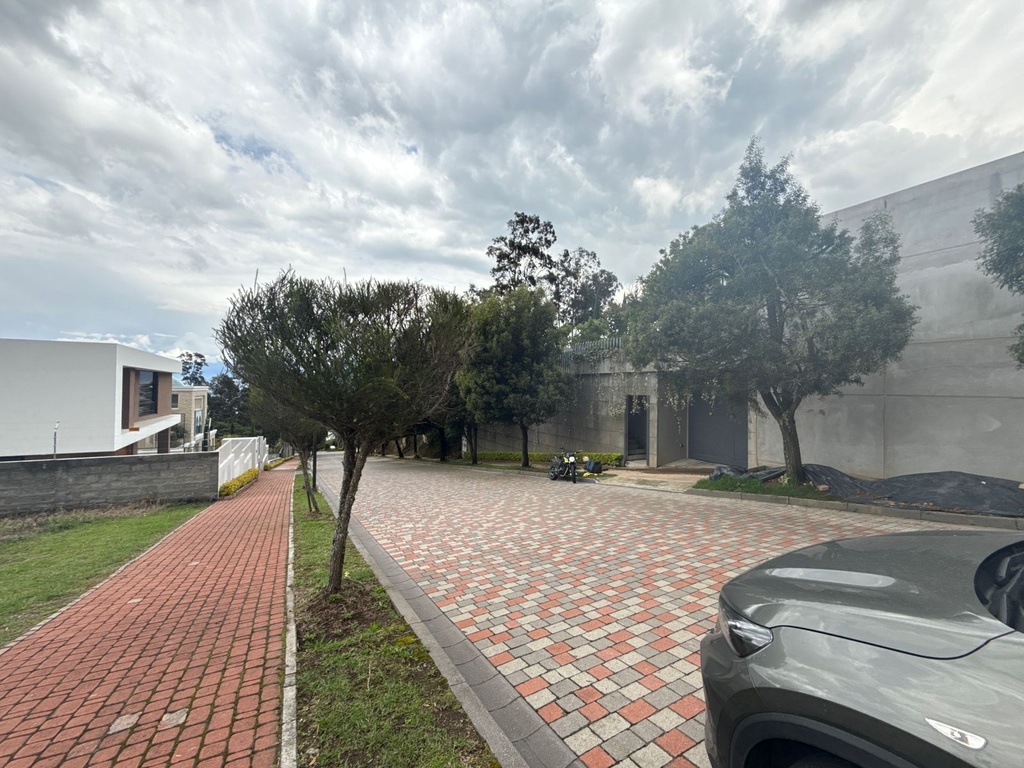 Terreno de Oportunidad en Venta Sector Cumbayá