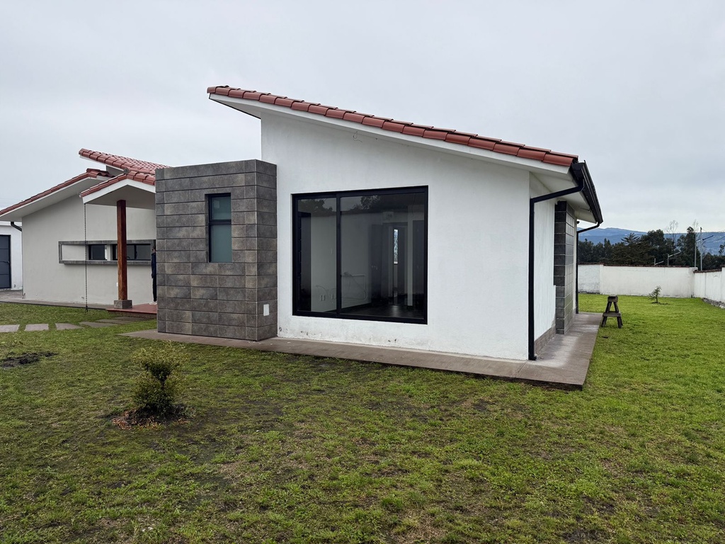 Casa Nueva en Venta de 3 Dormitorios Sector Alangasí la Floresta de la Merced