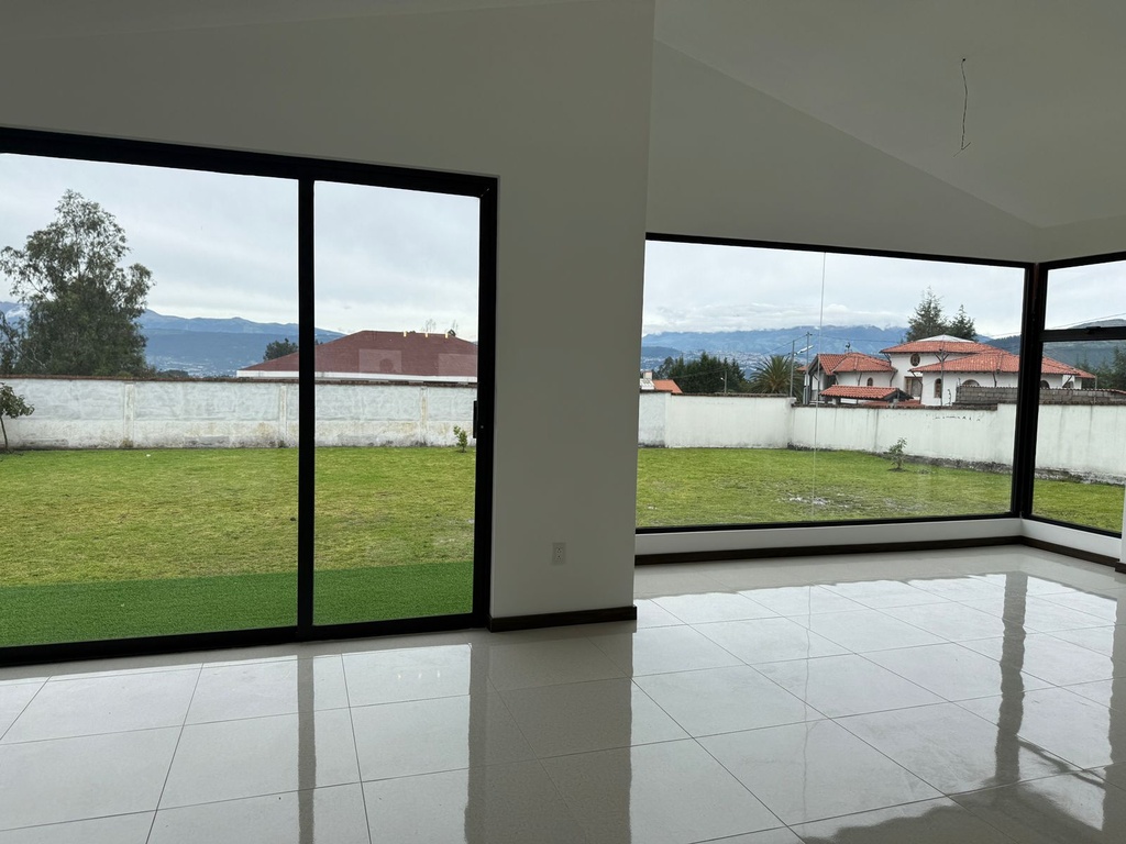 Casa Nueva en Venta de 3 Dormitorios Sector Alangasí la Floresta de la Merced