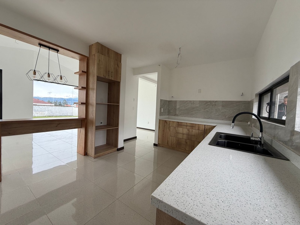 Casa Nueva en Venta de 3 Dormitorios Sector Alangasí la Floresta de la Merced