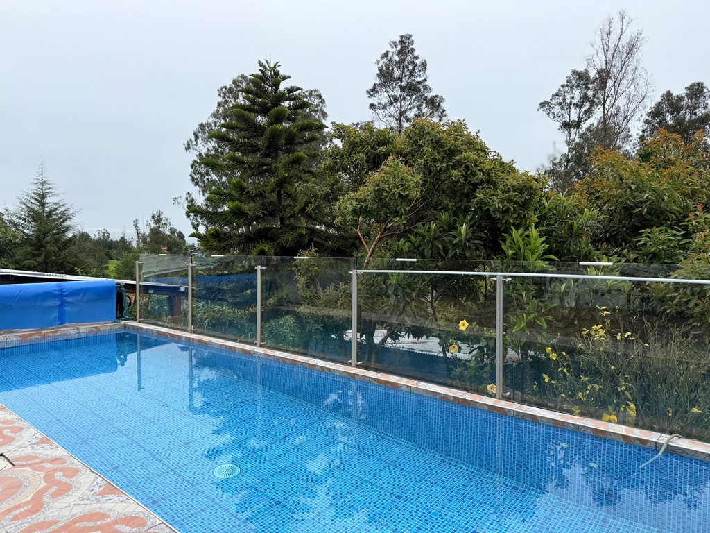 Casa con Piscina en Venta Sector Alangasí la Floresta de la Merced