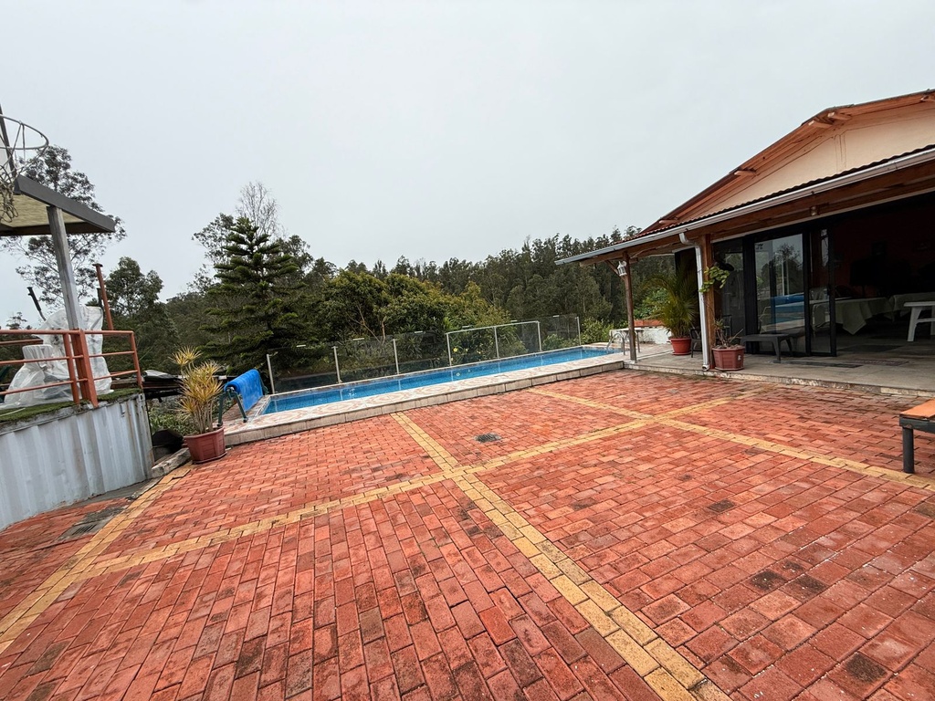 Casa con Piscina en Venta Sector Alangasí la Floresta de la Merced