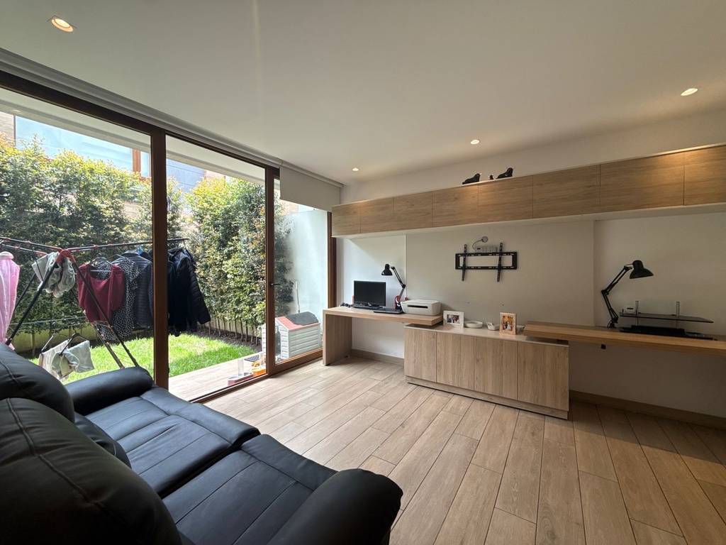 Casa Moderna en Venta Sector Cumbayá 