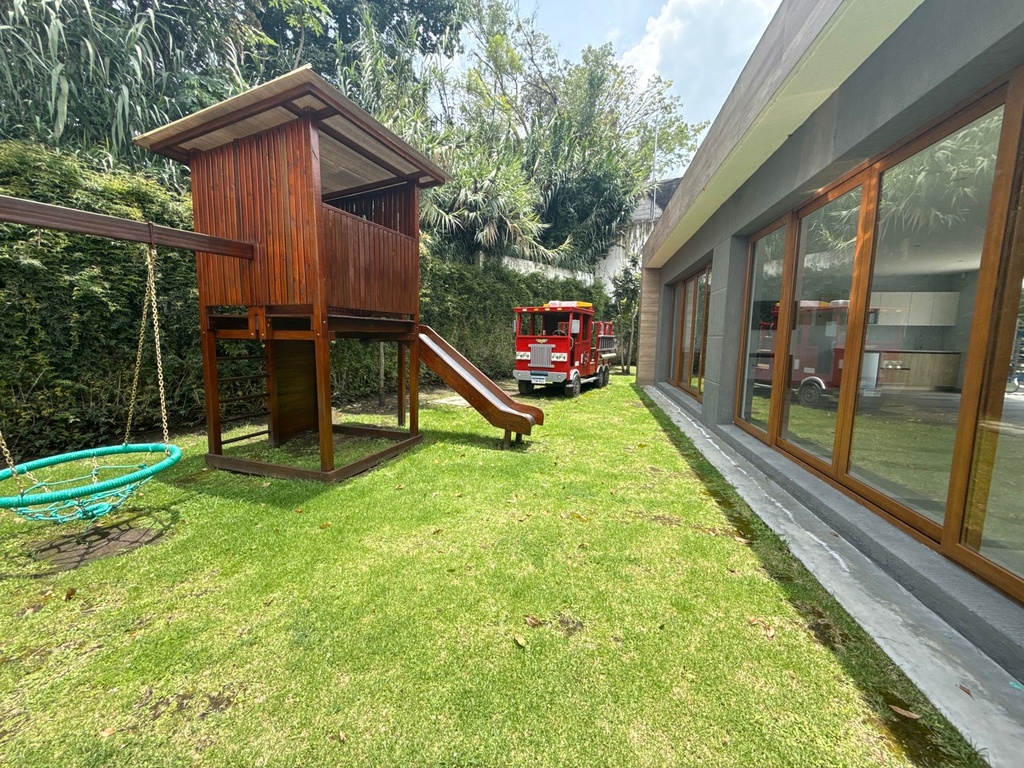 Casa Moderna en Venta Sector Cumbayá 