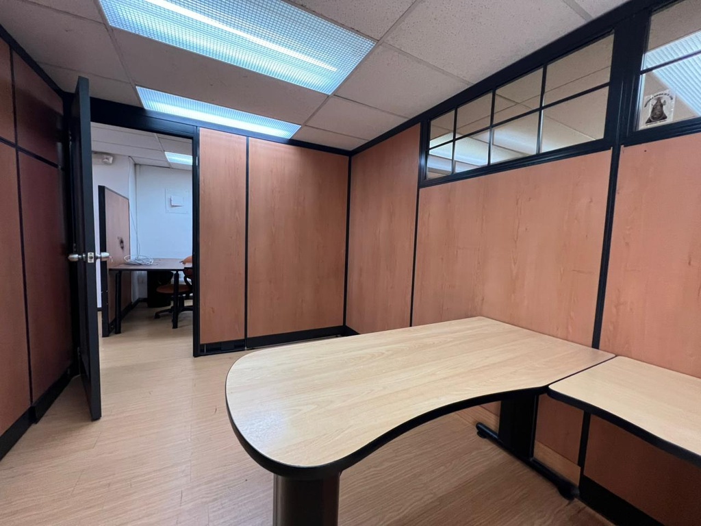 Oficina con Excelente Ubicación en Alquiler Sector República del Salvador 