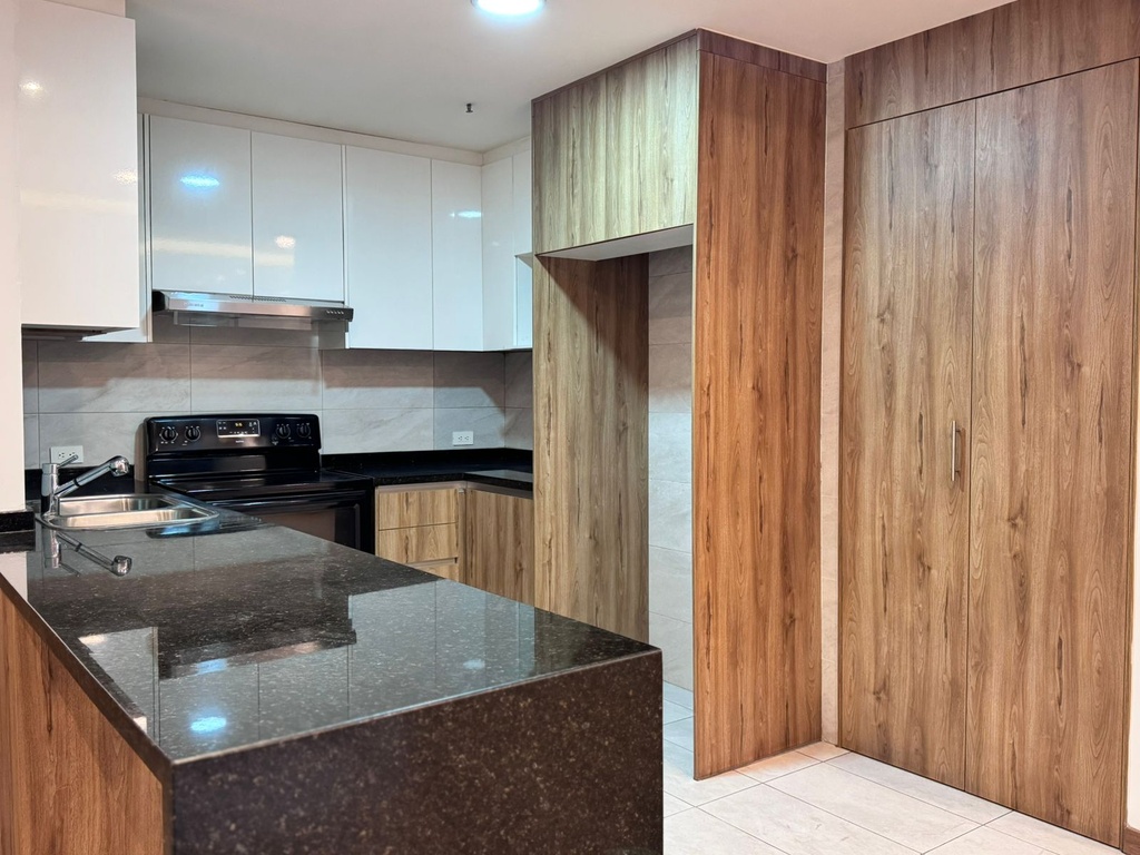 Departamento con Excelente Ubicación en Alquiler Sector República del Salvador 