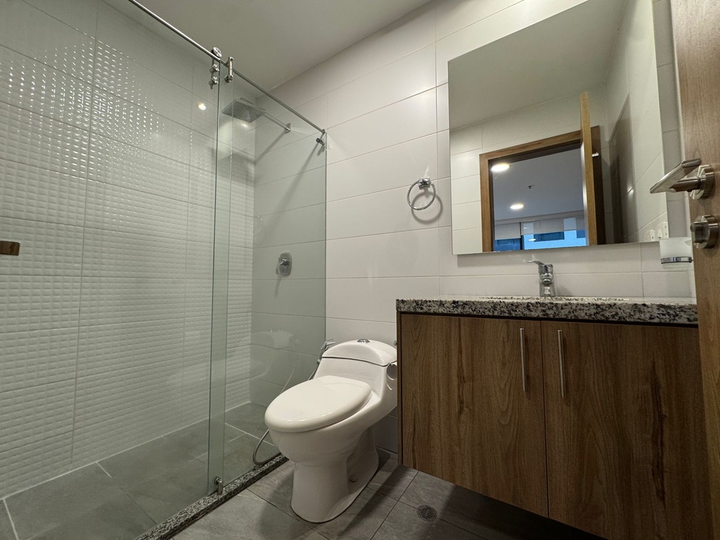 Departamento con Excelente Ubicación en Alquiler Sector República del Salvador 