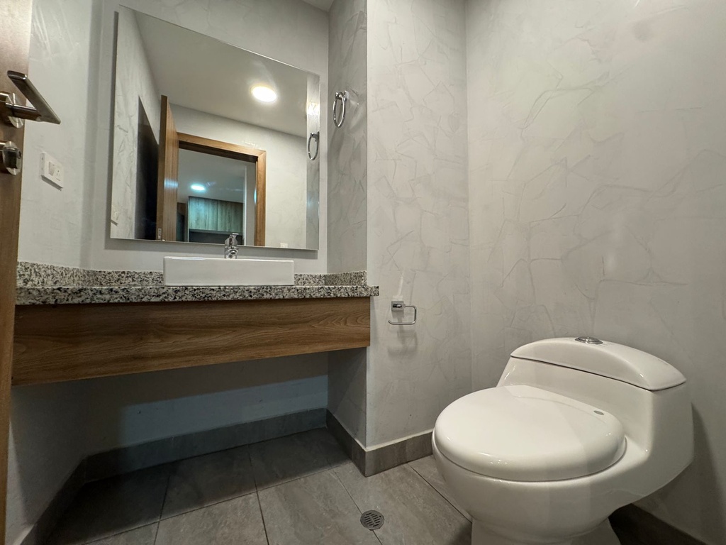 Departamento con Excelente Ubicación en Alquiler Sector República del Salvador 