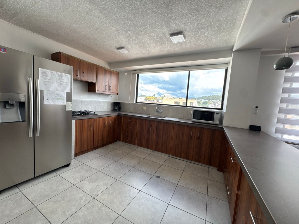 Departamento con Excelente Ubicación en Alquiler Sector Monteserrin