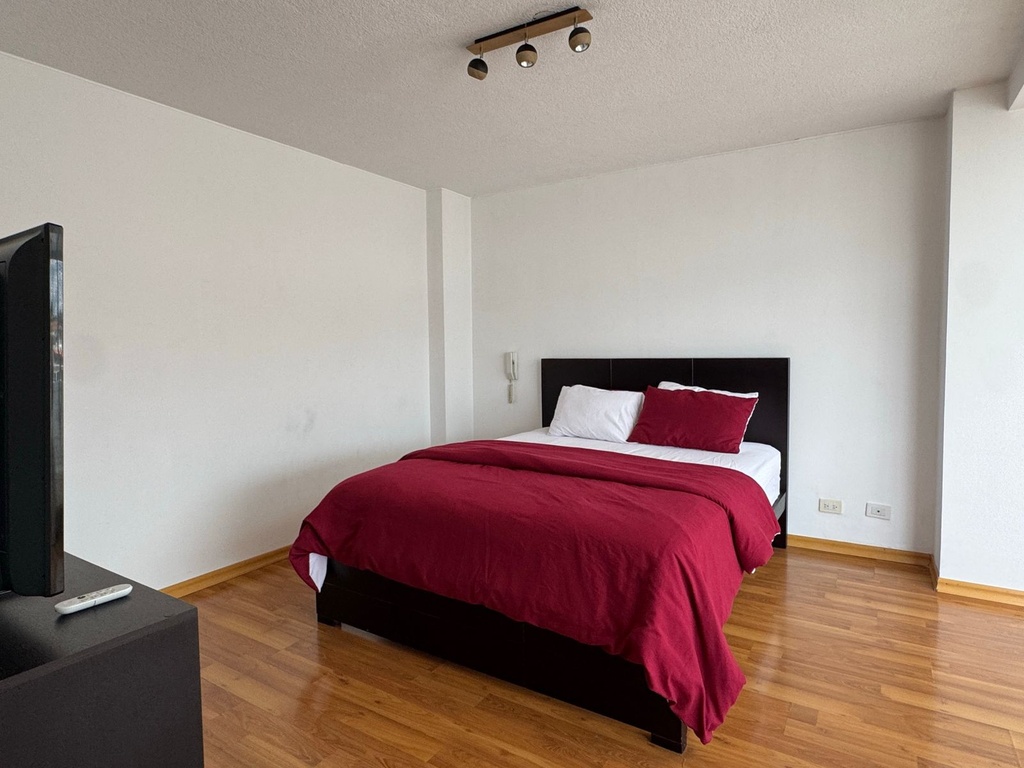 Departamento con Excelente Ubicación en Alquiler Sector Monteserrin