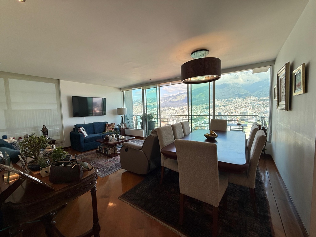 Departamento con Hermosa Vista en Venta Sector González Suárez 