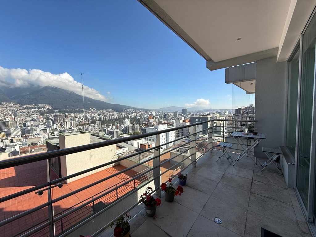 Departamento con Hermosa Vista en Venta Sector González Suárez 