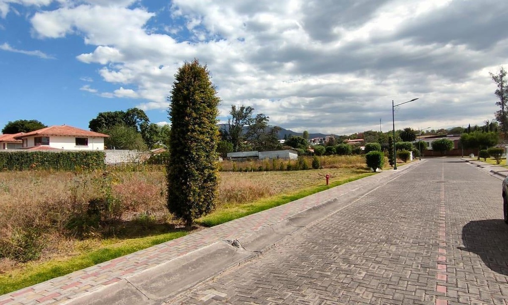 Terreno con Ubicación Estratégica Sector Tumbaco 