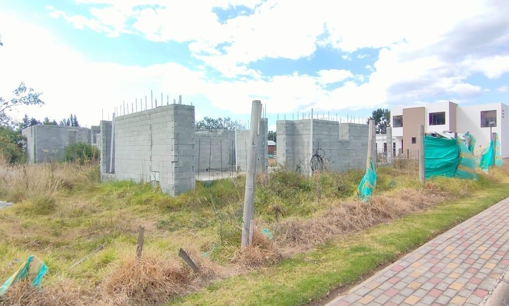 Terreno con Ubicación Estratégica Sector Tumbaco 