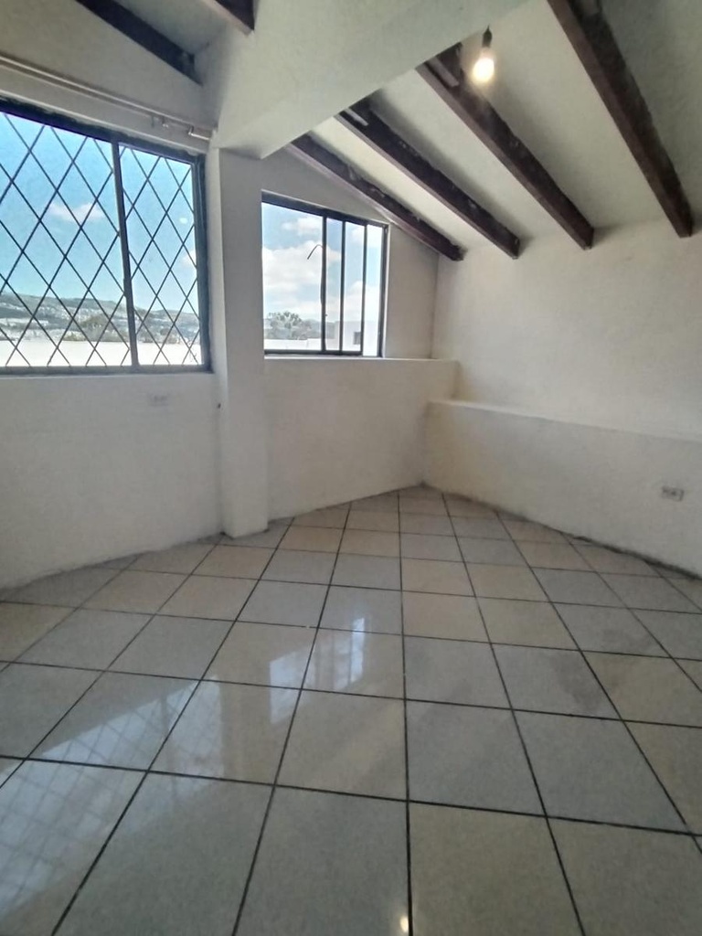 Casa Amplia de 3 Dormitorios Sector Ponceano Alto