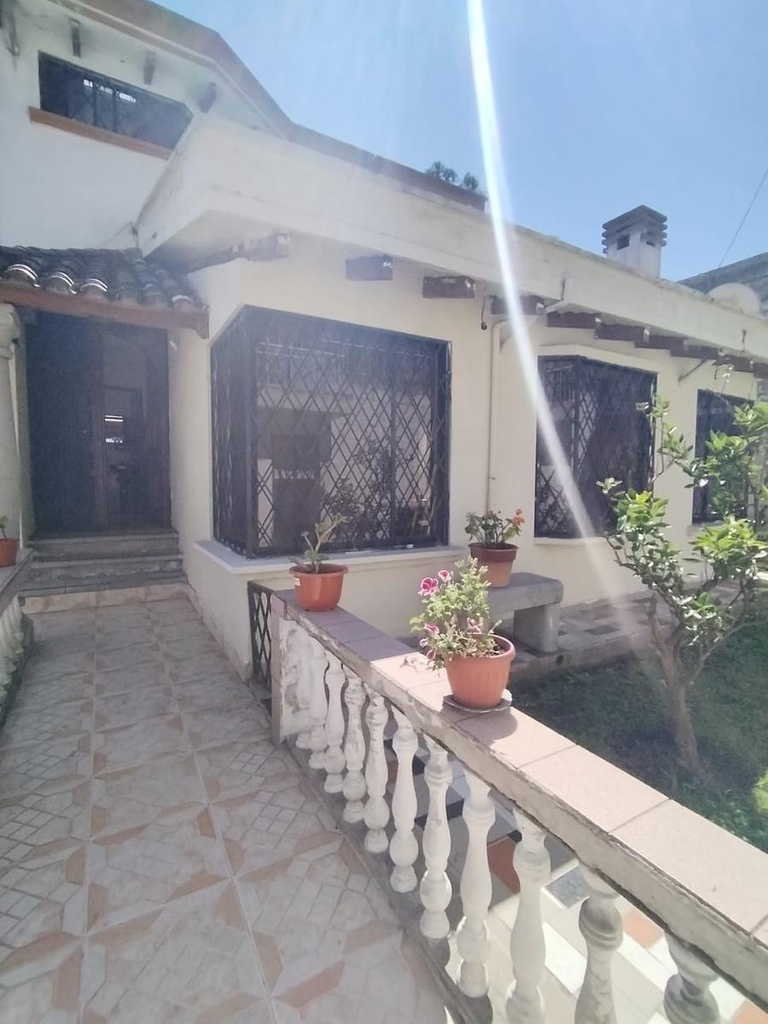 Casa Amplia de 3 Dormitorios Sector Ponceano Alto