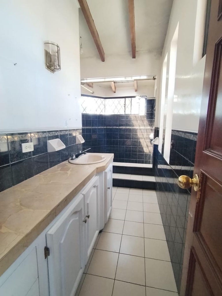 Casa Amplia de 3 Dormitorios Sector Ponceano Alto