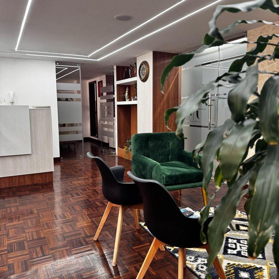 Oficina con Excelente Ubicación en Venta Sector República del Salvador