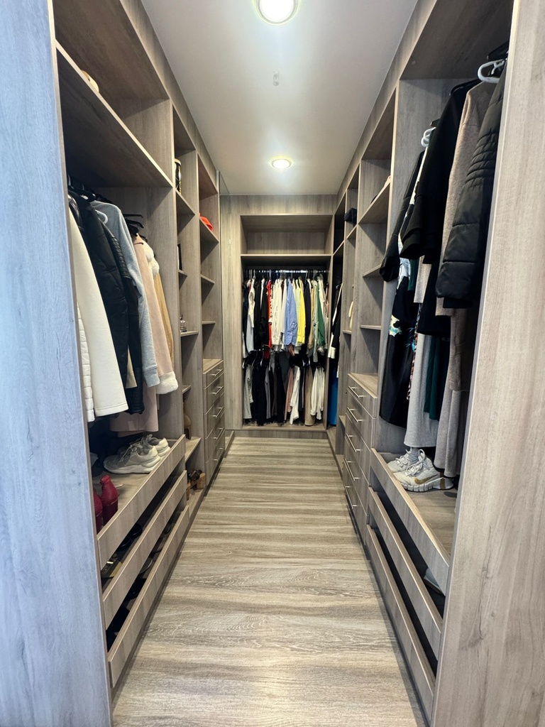 Departamento Amplio de 3 Dormitorios en Venta Sector La Coruña