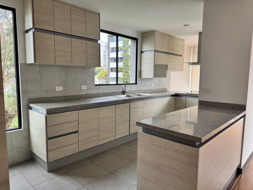  Departamento con Excelente Ubicación en Venta Sector Bellavista 