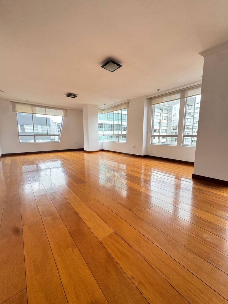 Departamento Amplio de 3 Dormitorios en Venta Sector Bosmediano