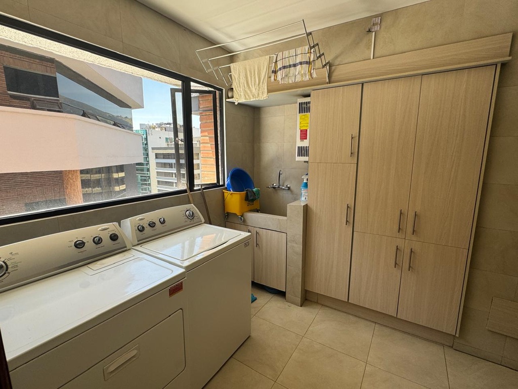 Departamento con Excelente Ubicación en Venta Sector República del Salvador