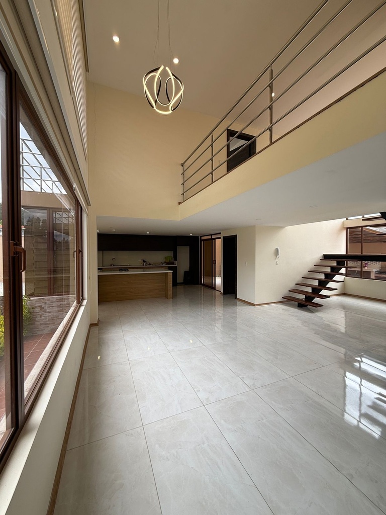 Casa con Ubicación Estratégica en Alquiler Sector Valle de los Chillos
