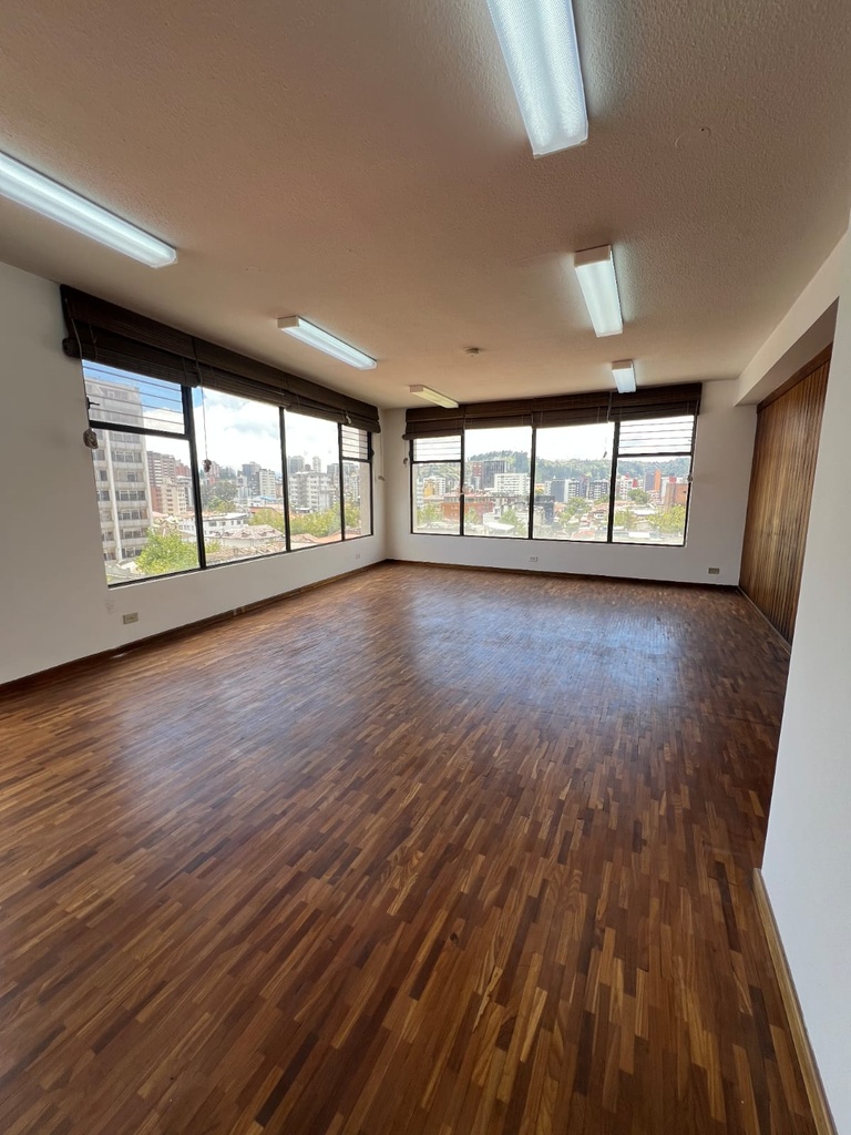 Oficina con Hermosa Vista en Alquiler Sector La Mariscal