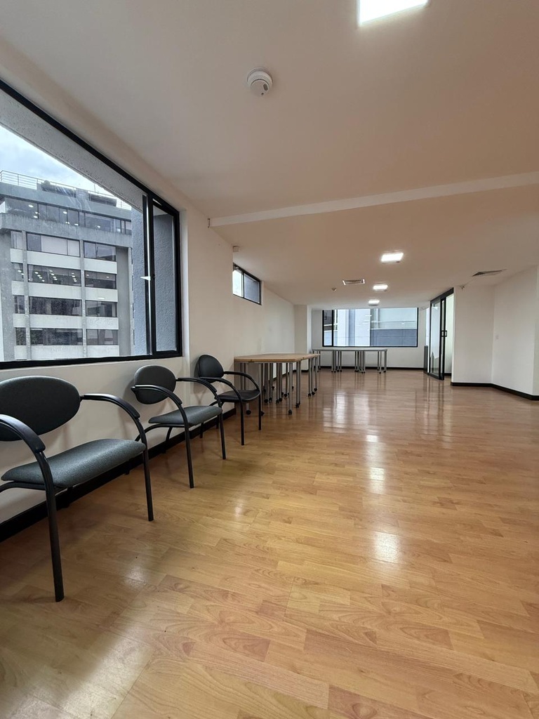 Oficina con Ubicación Estratégica en Alquiler Sector República del Salvador