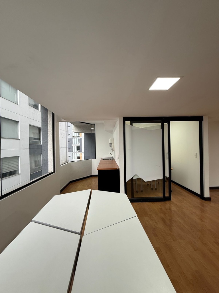 Oficina con Ubicación Estratégica en Alquiler Sector República del Salvador