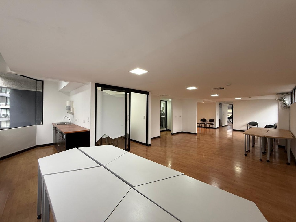 Oficina con Ubicación Estratégica en Alquiler Sector República del Salvador