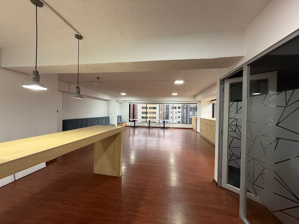 Oficina con Ubicación Estratégica en Alquiler Sector República del Salvador