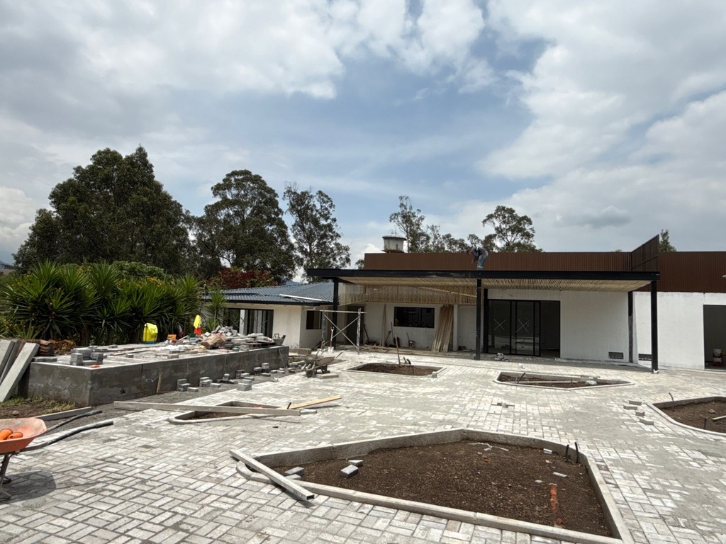 Local Moderna en Alquiler Sector Tumbaco