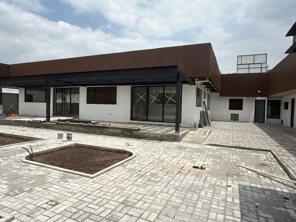 Local Moderna en Alquiler Sector Tumbaco