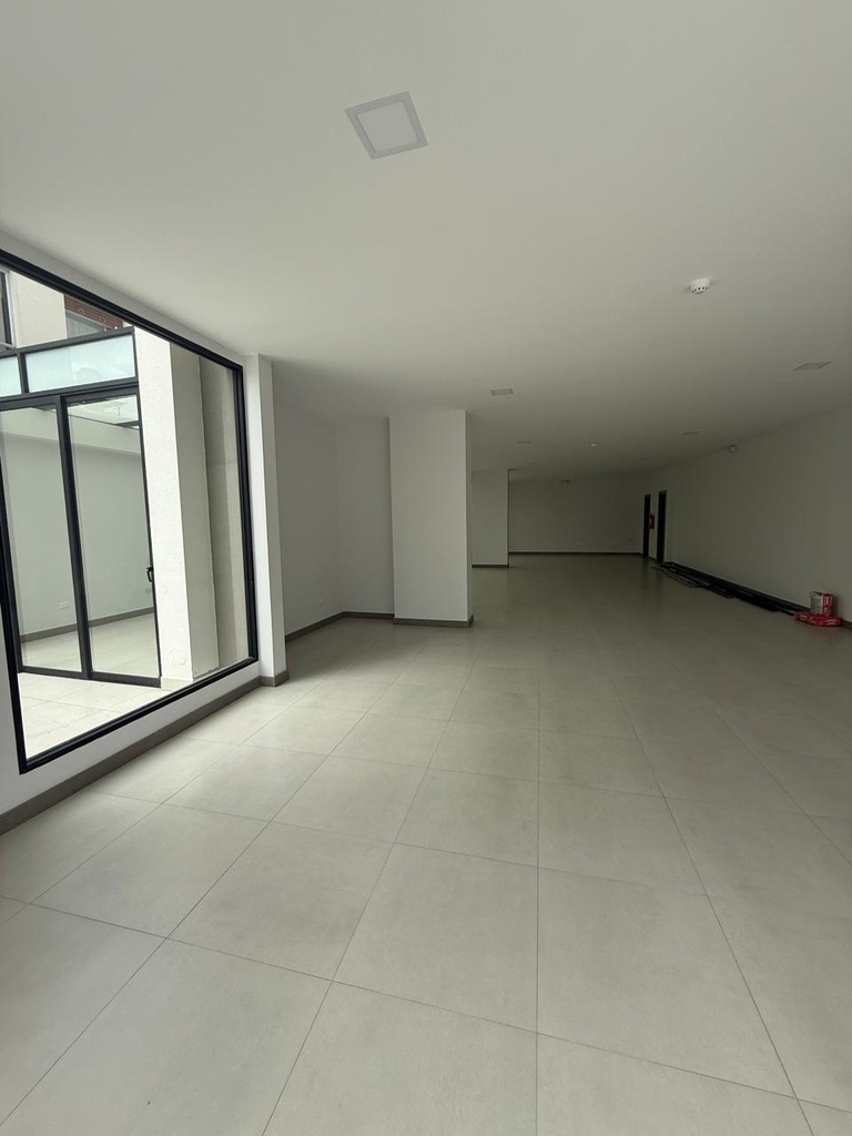 Local con Ubicación Estratégica en Alquiler Sector El Batán