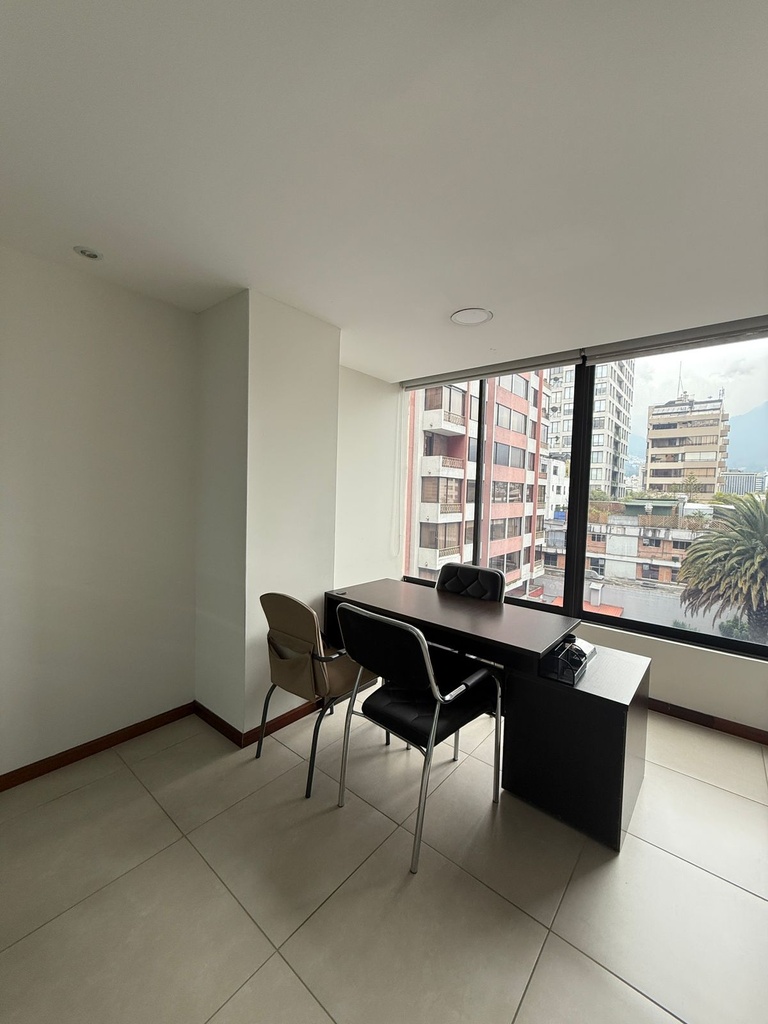 Oficina con Excelente Ubicación en Alquiler Sector República del Salvador