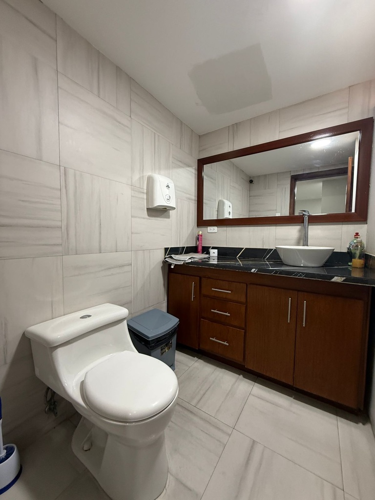 Oficina con Excelente Ubicación en Alquiler Sector República del Salvador